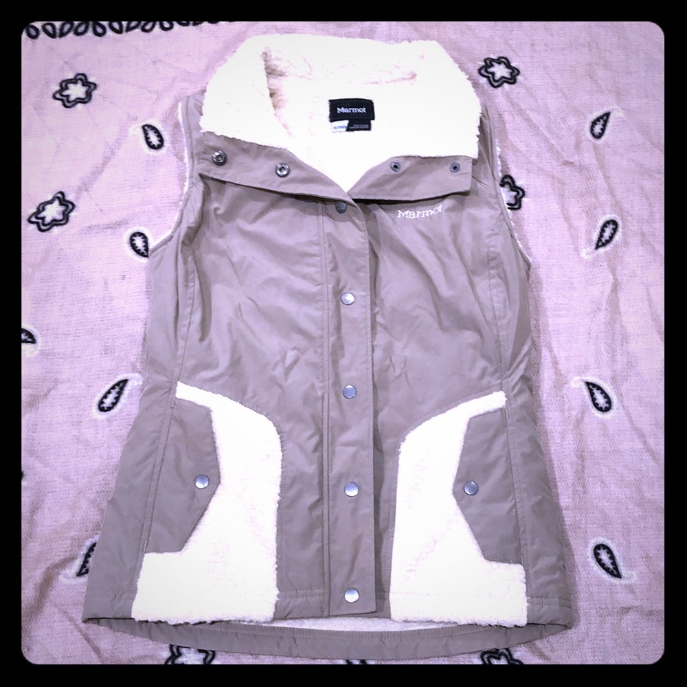 Marmot Vest with pockets and Fleece interior NEW